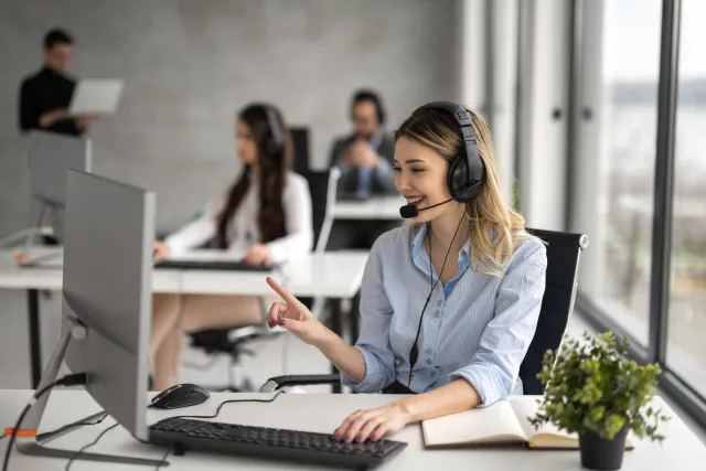 A Mosaic support consultant on a call at her workstation